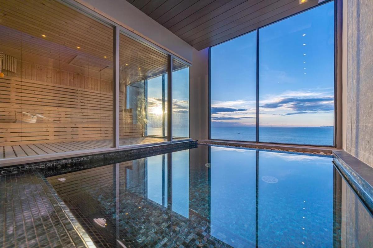 Apartemen Exclusive High Floor 2 Bed Sea View Luxury Pattaya